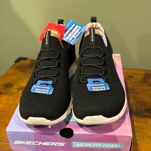 Skechers Black Sneakers Lightweight Cushioned Sole